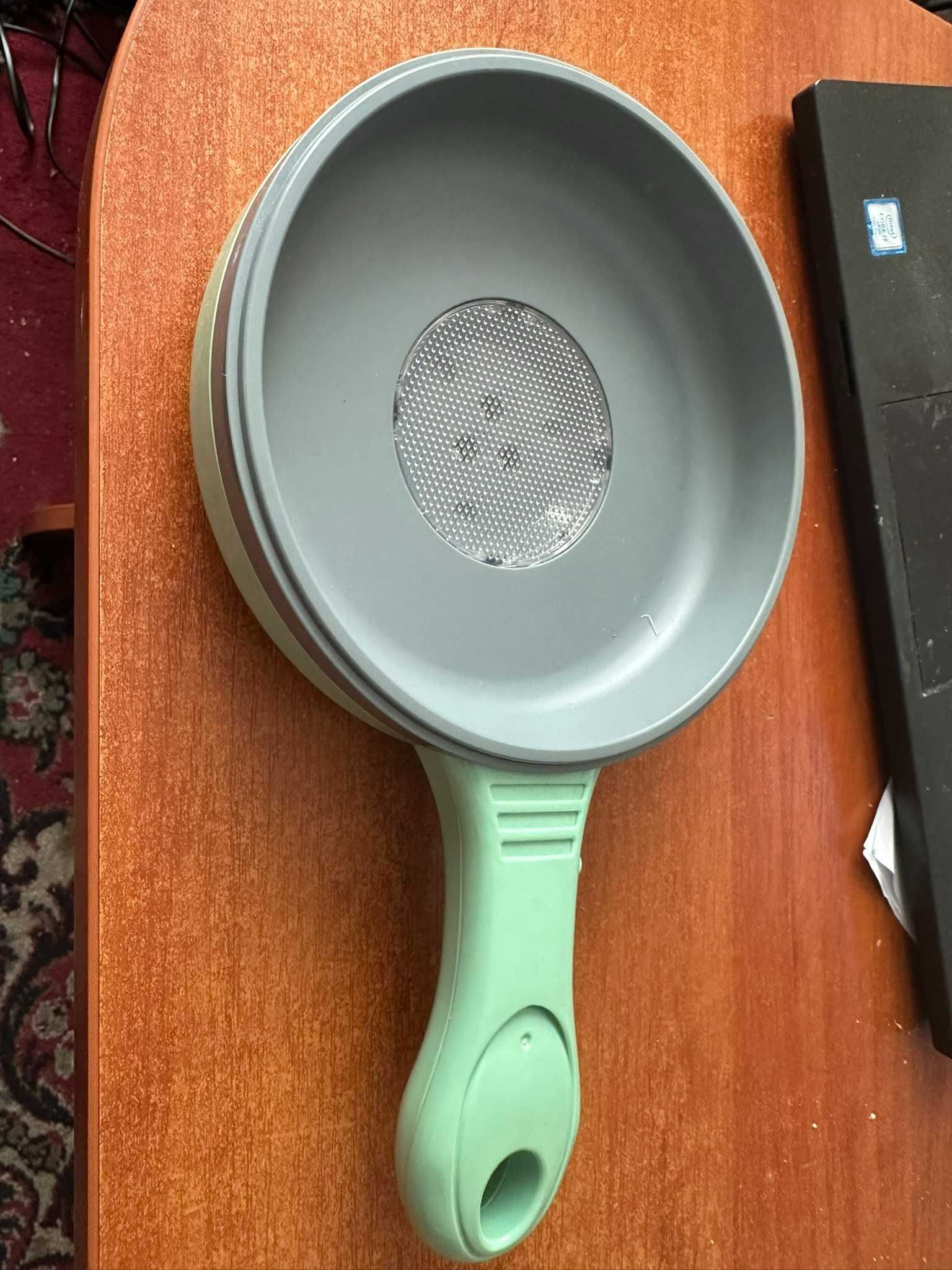 Elektroniczna kuchenka mikrofalowa niebieska + Elektryczna patelnia