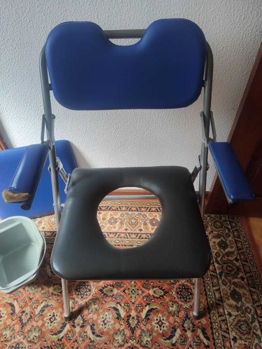 Cadeira sanitária para idosos
