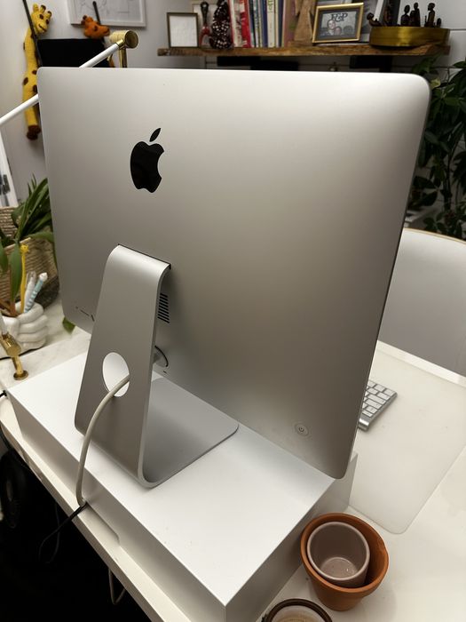 iMac 21.5”, mid2014, i5, 8GB RAM, 500GB SSD