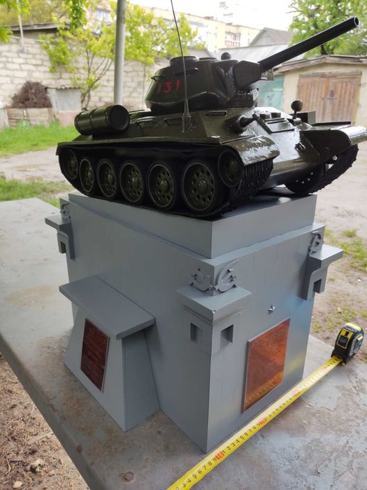 Макет танк Т- 34 з кольорового металу(латунь і бронза)