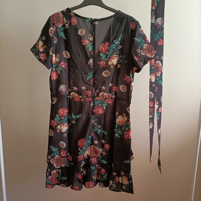 Vestido preto com flores