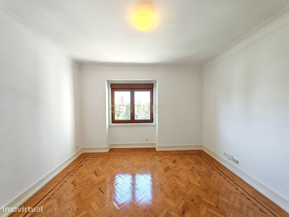 Apartamento T3+1 Renovado no Coração de Lisboa em plena Praça de Londr