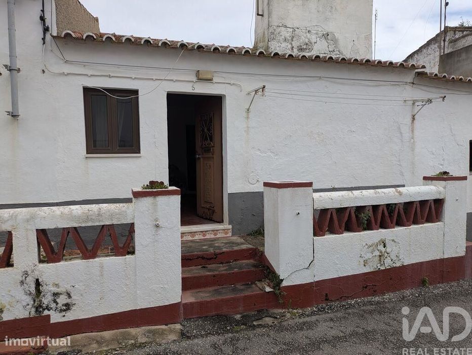 Casa / Villa T2 em São Lourenço de Mamporcão e São Bento de Ana Loura