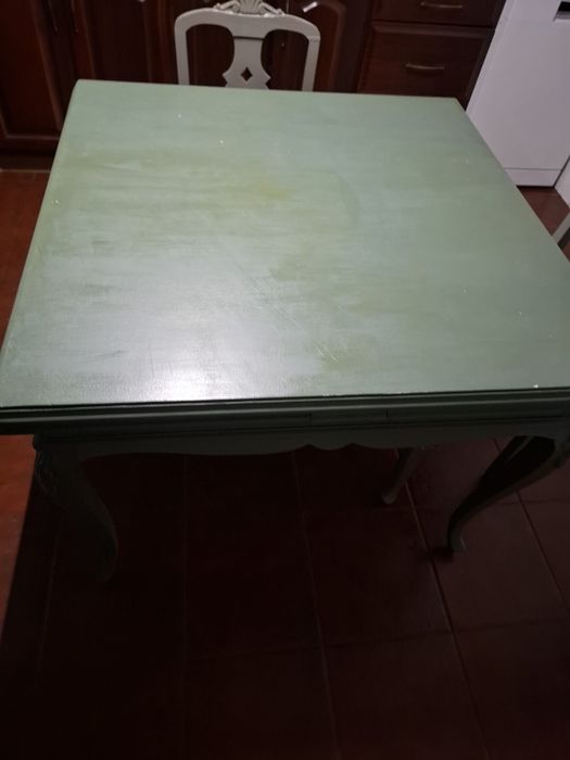Mesa antiga pintada