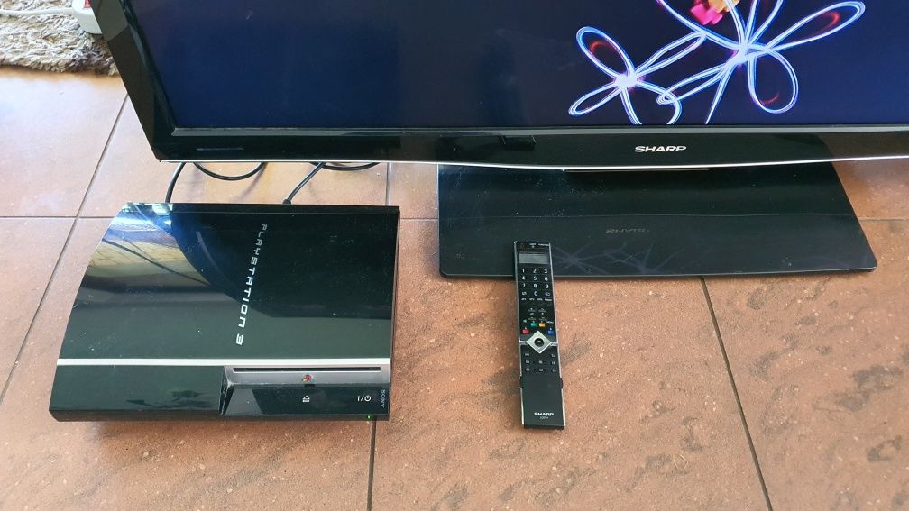 TV sharp aquos 52"z playstation 3 sprawne zestaw to co na zdjęciach