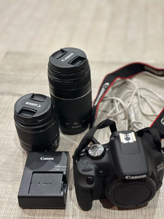 Câmara fotográfica com oferta de bolsa