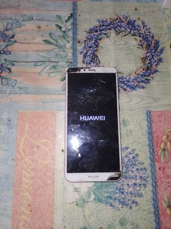Продам телефон HUAWEI y6 2018 на запчасти или под ремонт.