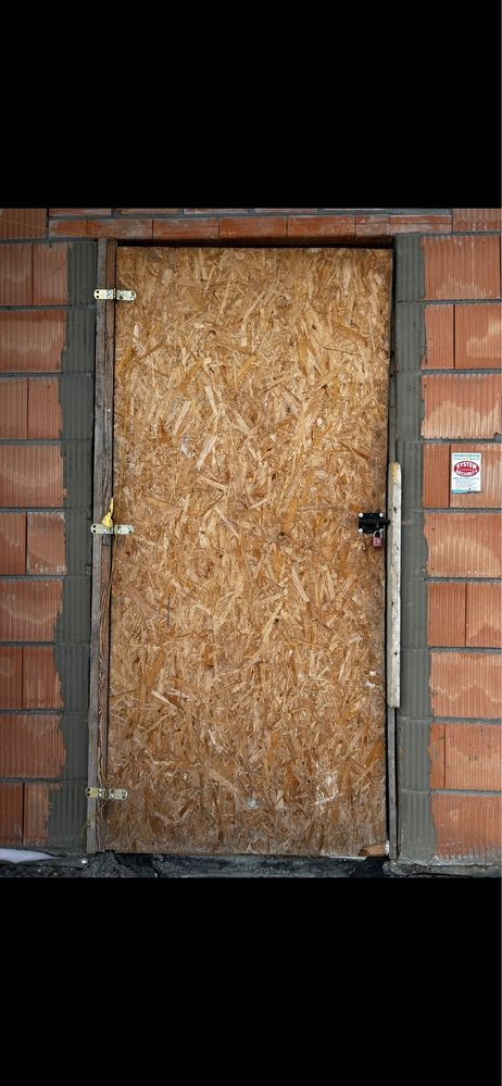 Drzwi i brama garażowa tymczasowa budowlana