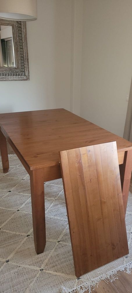 Mesa de jantar extensível + 4 cadeiras