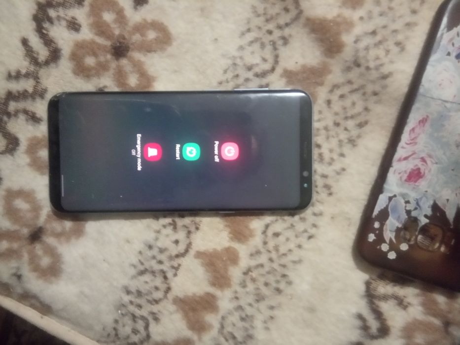 Продаю телефон.Самсунг S8+