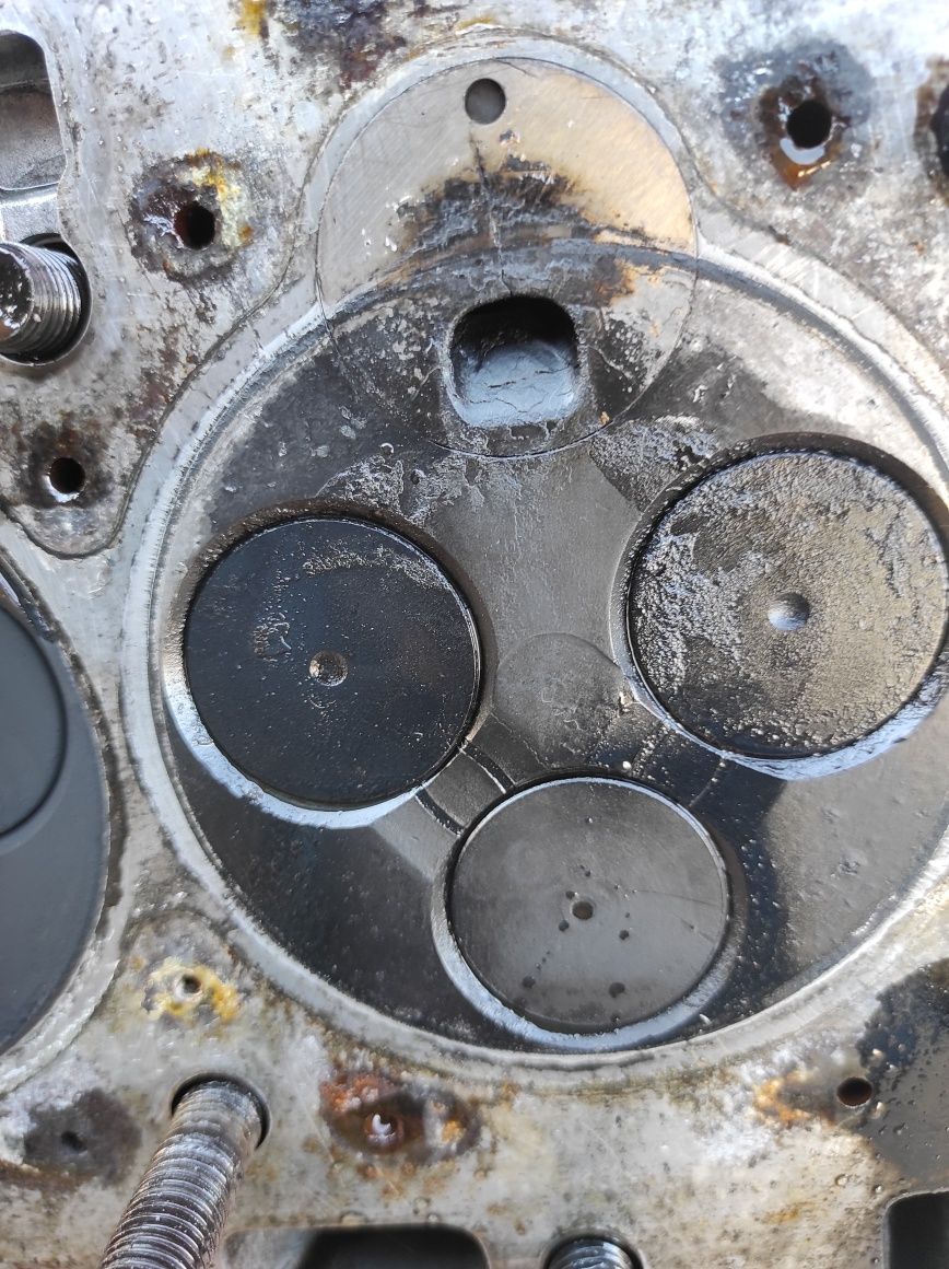 Головка блоку двигателя Рено лагуна 2.2 12V Renault