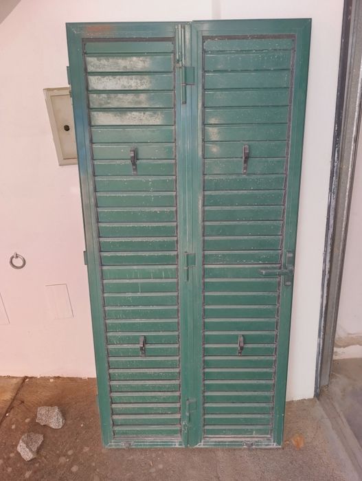 Janela vidro duplo com portadas