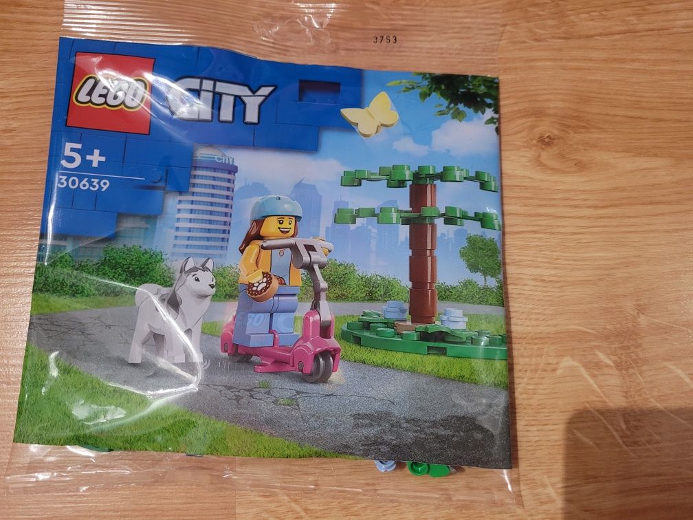 LEGO City 30639 Wybieg dla psów i hulajnoga - NOWE.