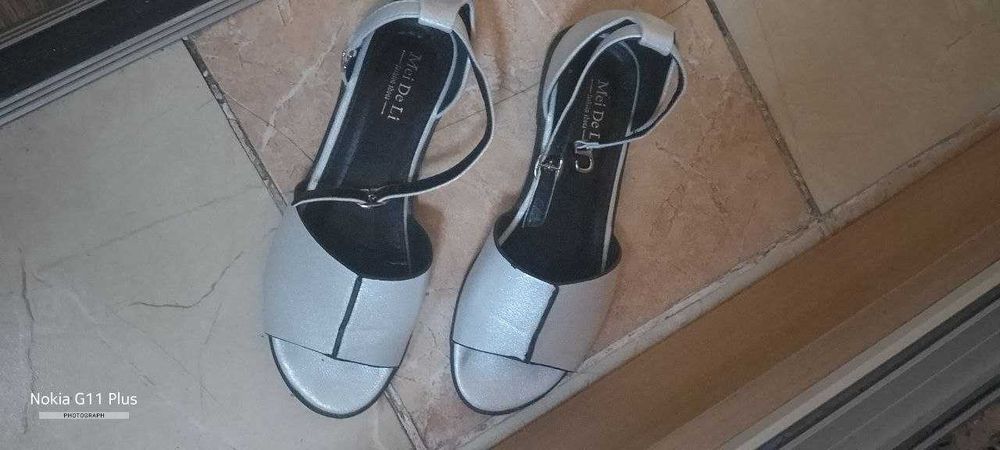 Босоніжки жіночі