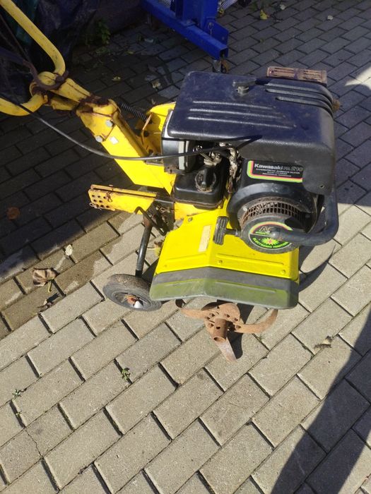 Glebogryzarka z silnikiem Kawasaki 5KM i napędem do przodu i wstecznym