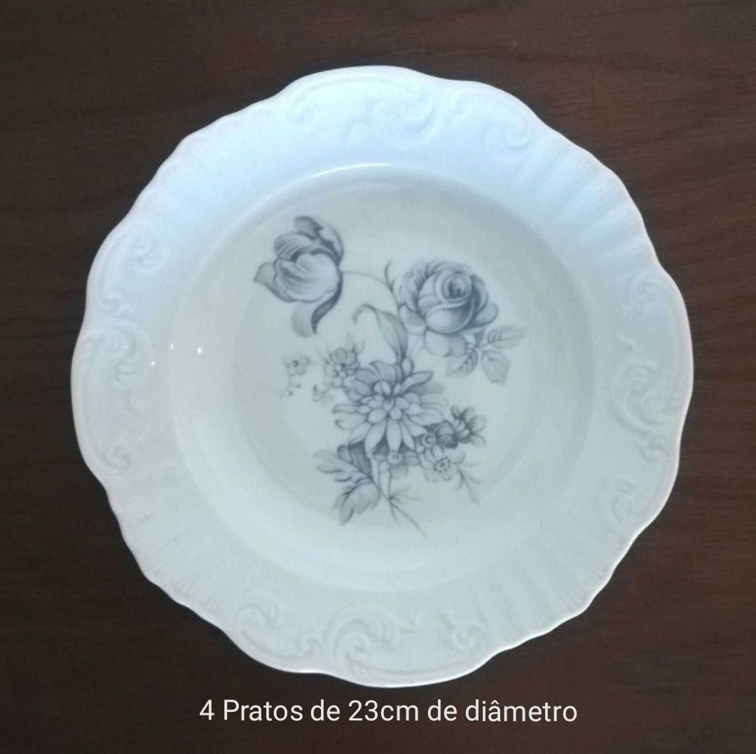Conjunto de 8 pratos e 1 saladeira vintage