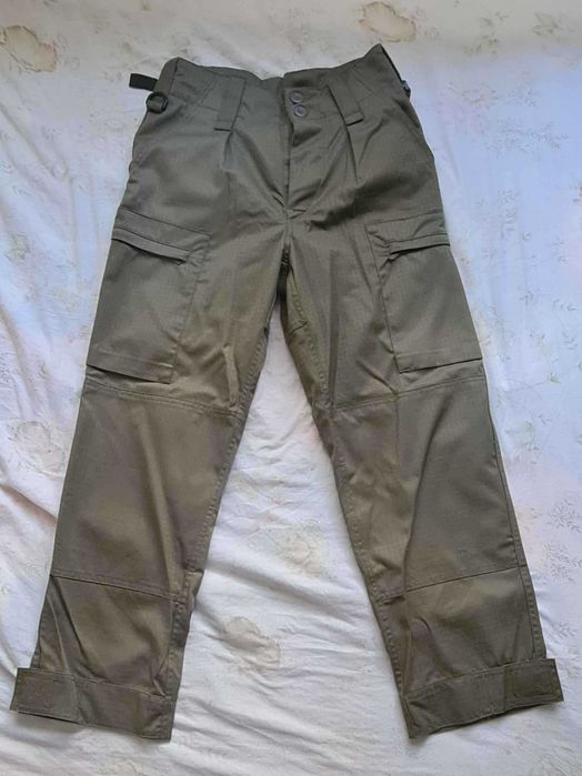 Kompletny mundur OPW (bluza, spodnie, czapka, beret) – stan idealny