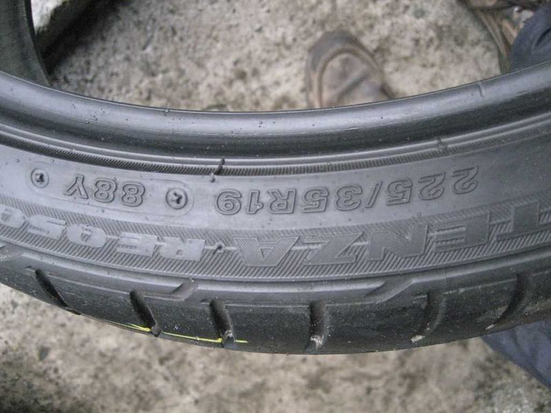 225/35 R19 88Y Bridgestone Potenza RE050A літо 2штуки протектор 90%