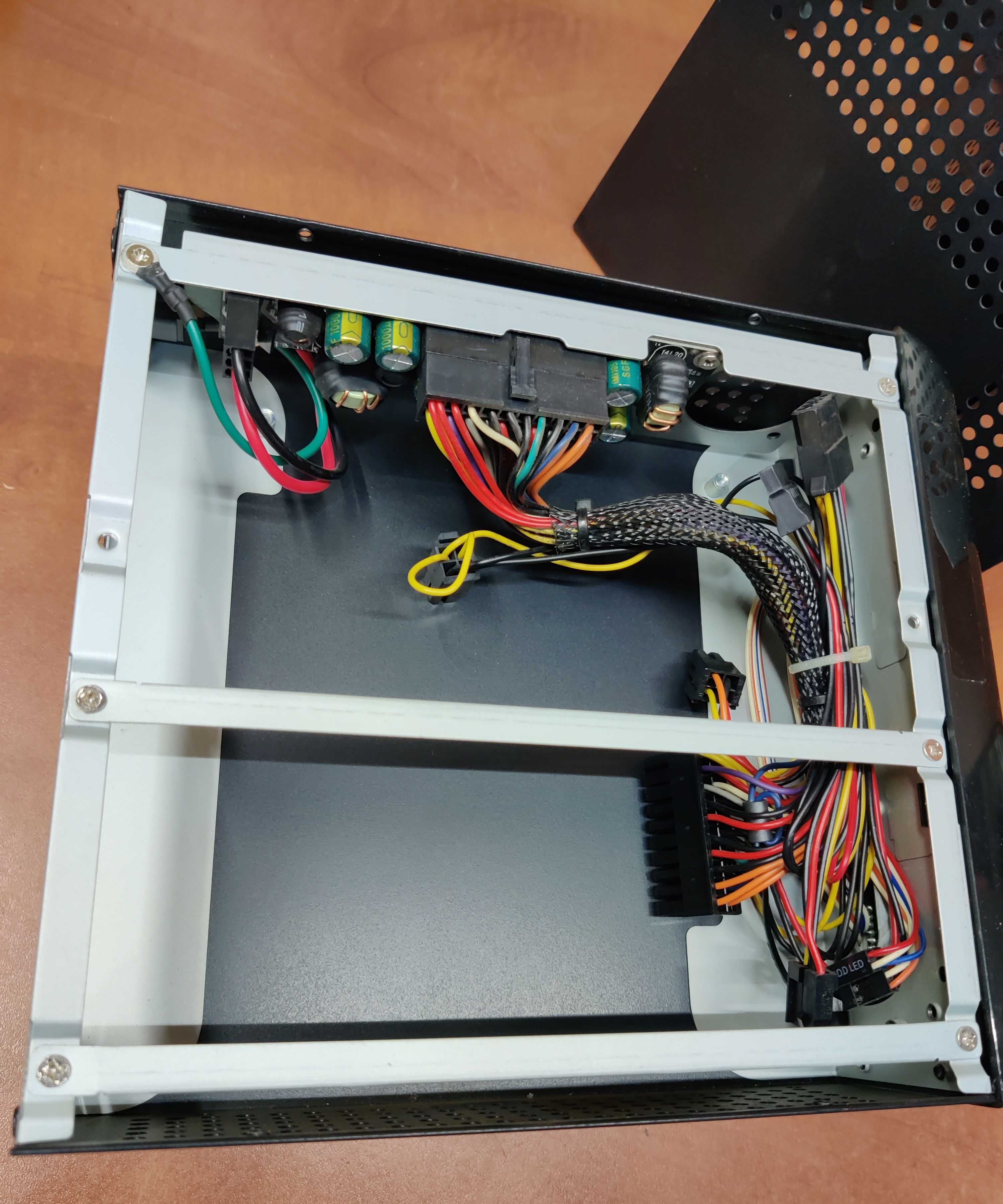 Продам корпуси Mini-ITX формату, Pico PSU