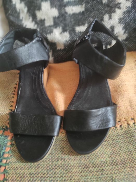 Sandálias de pele genuína