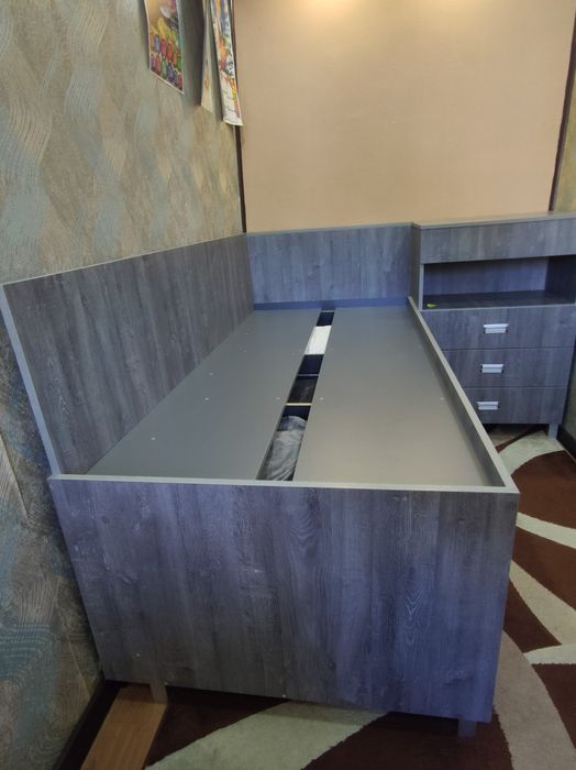 Кровать с выдвижными ящиками