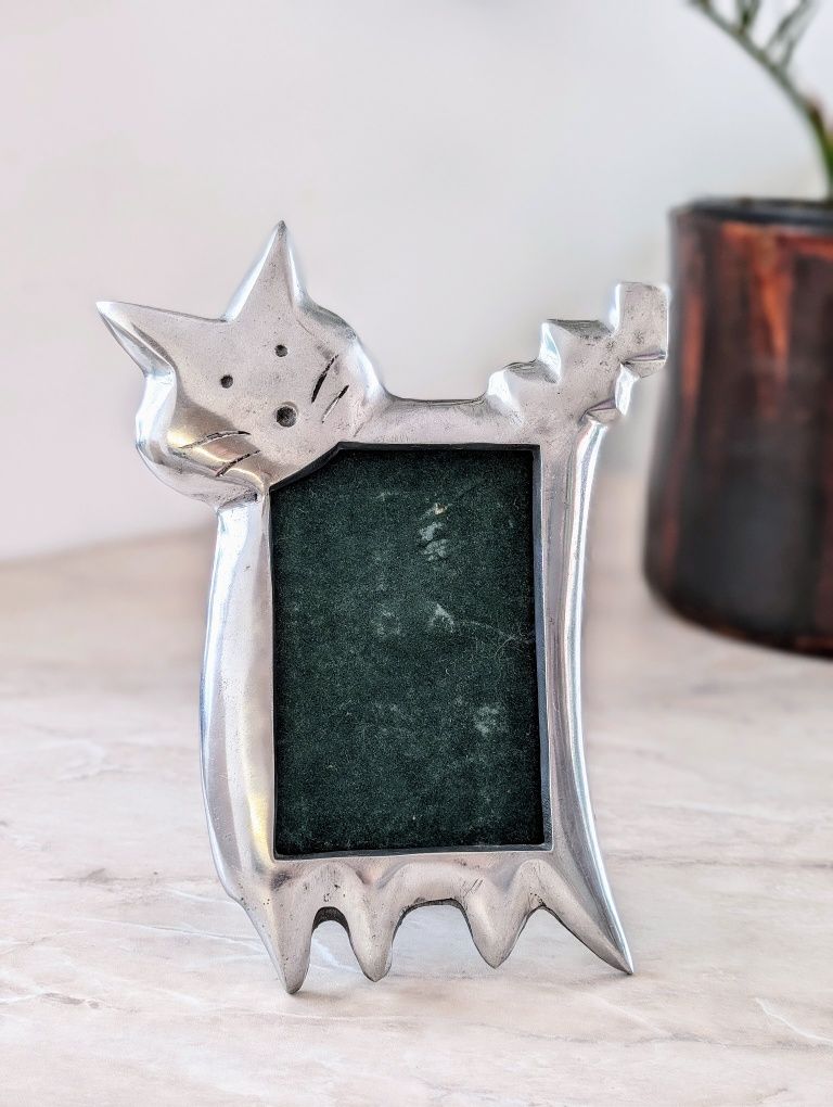 Aluminiowa ramka na zdjęcie w kształcie uroczego kotka