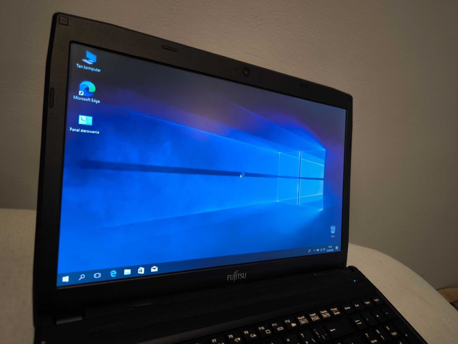 Laptop Fujitsu i3  4 x 1.7ghz ssd 128gb 8gb ram hdmi 15.6led hd win 11