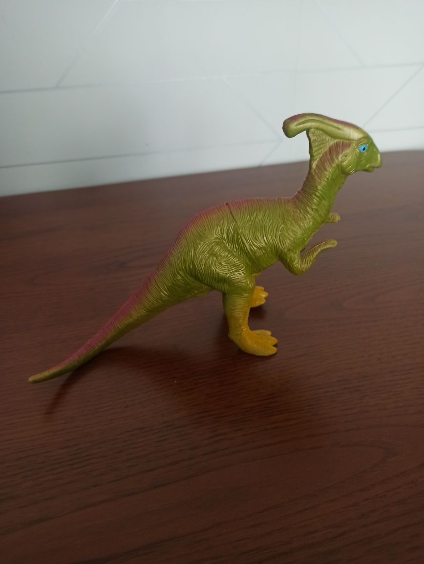 Duża figurka dinozaura.