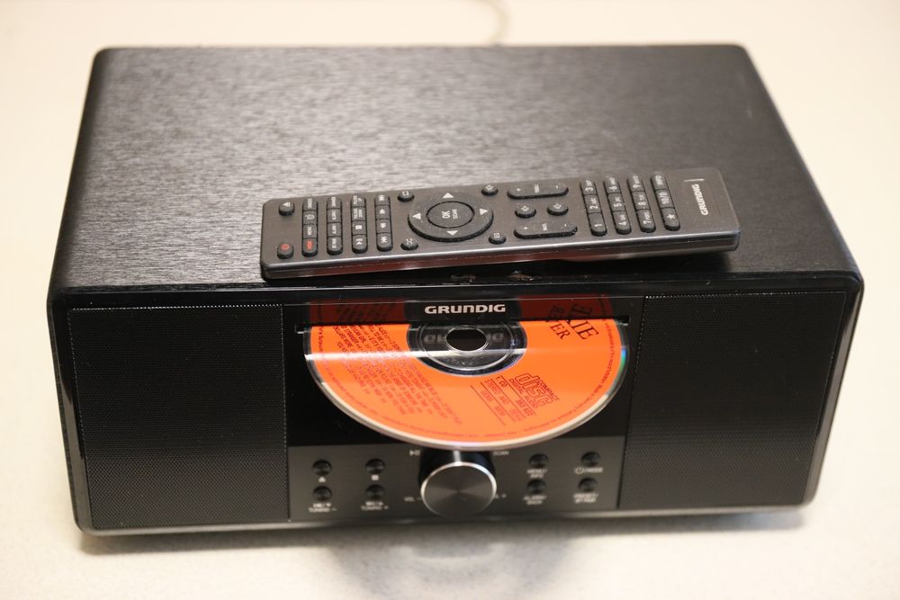 Grundig   GIR 1070 интернет радио , USB , FM , DAB ,  CD mp 3