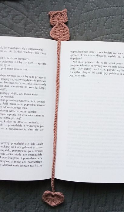 Kotek, zakładka do książki wykonana na szydełku