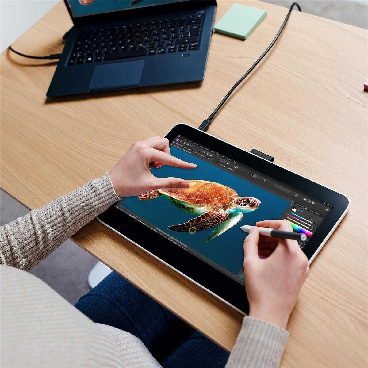 Графічний планшет Wacom One 13 Touch New (DTH134W0B)