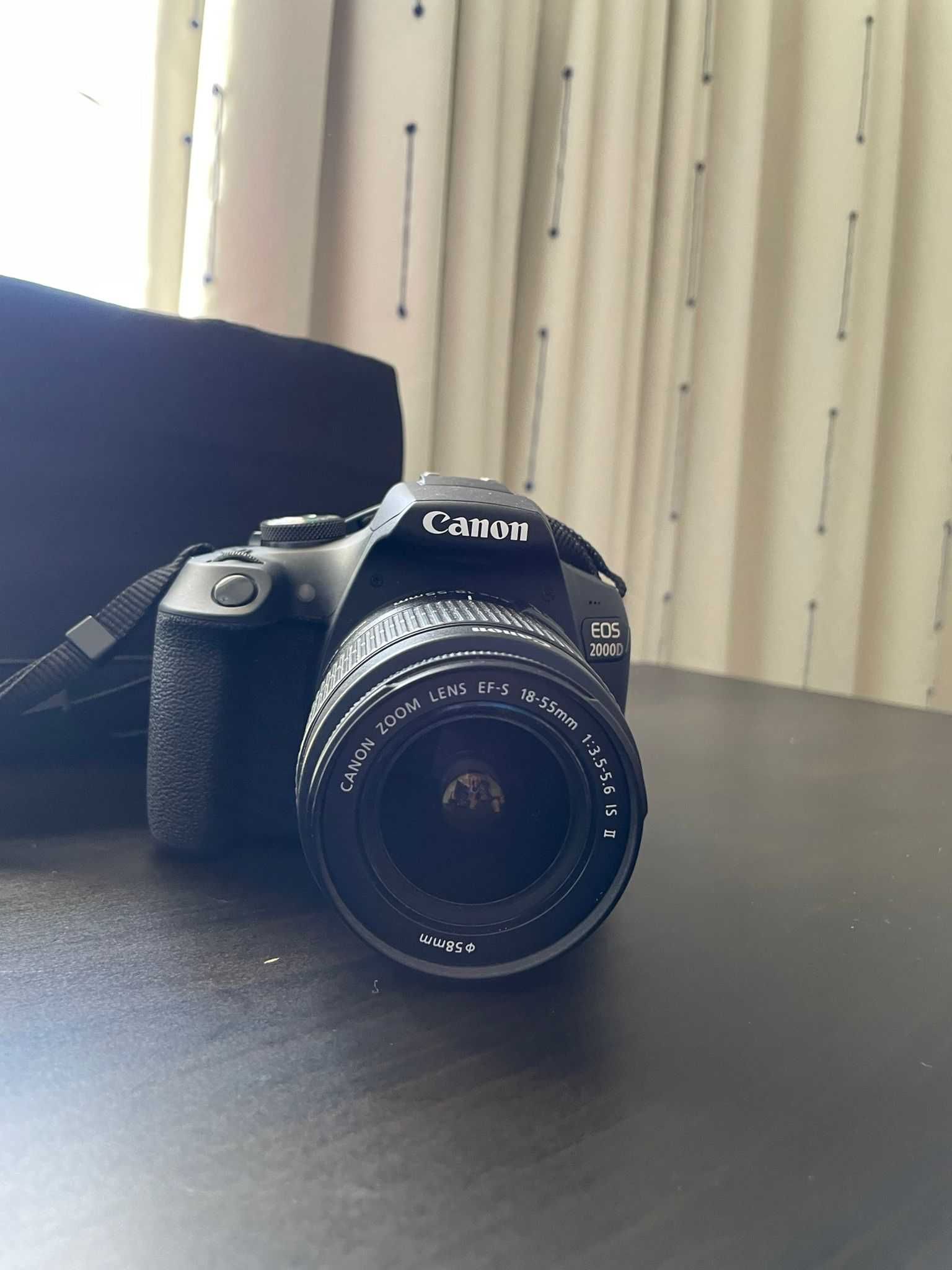 Canon EOS 2000D + lente 18-55 mm f/3.5-5.6