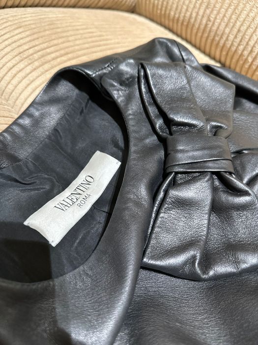 Шкіряна жіноча куртка Valentino