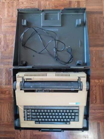 Máquina de escrever elétrica