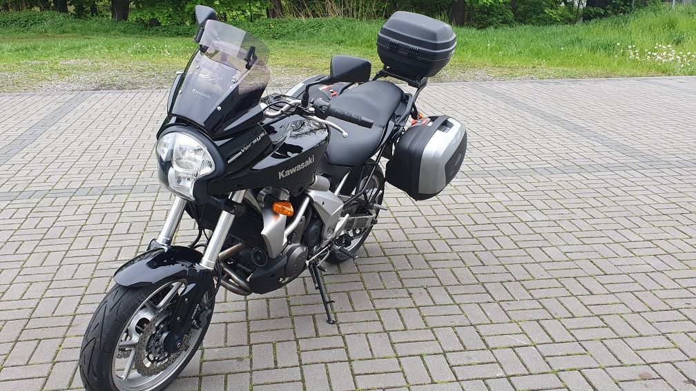 Kawasaki kle 650 versys posiada ABS (dl v-strom)