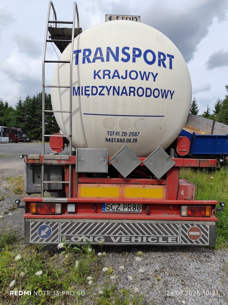 Zestaw ciągnik plus beczka