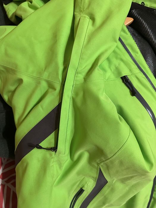 Лижна куртка в ідеальному стані зелена розмір М