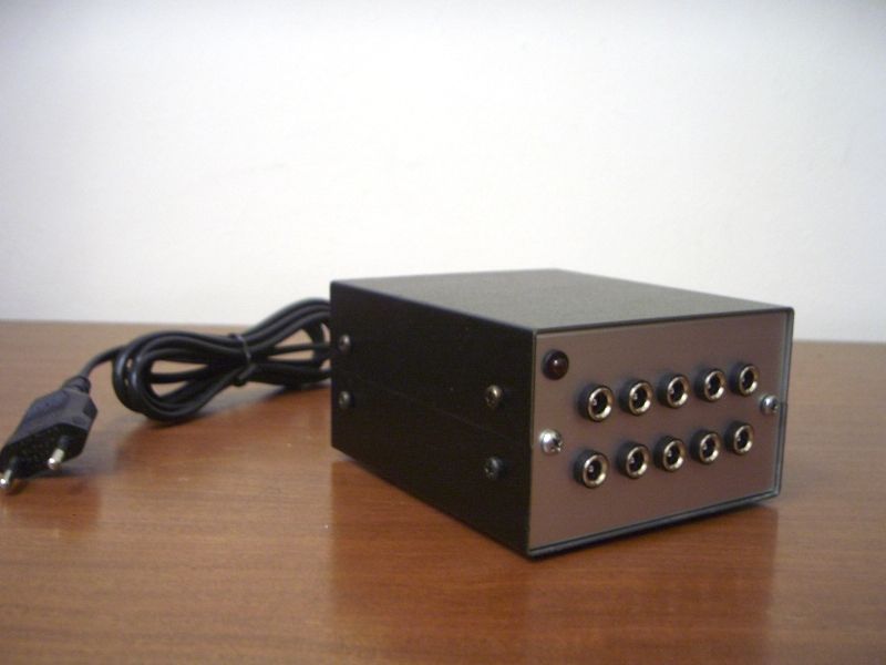 Fonte de alimentação para pedalboard