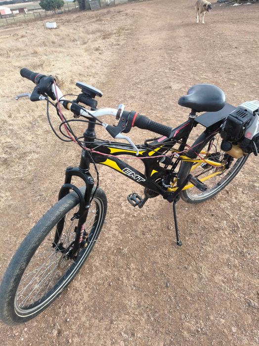 Bicicleta com motor auxiliar