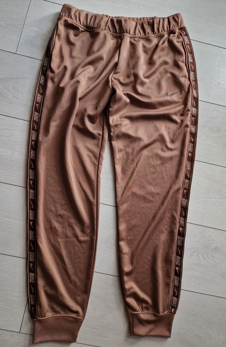 Spodnie dresowe damskie Nike M camel