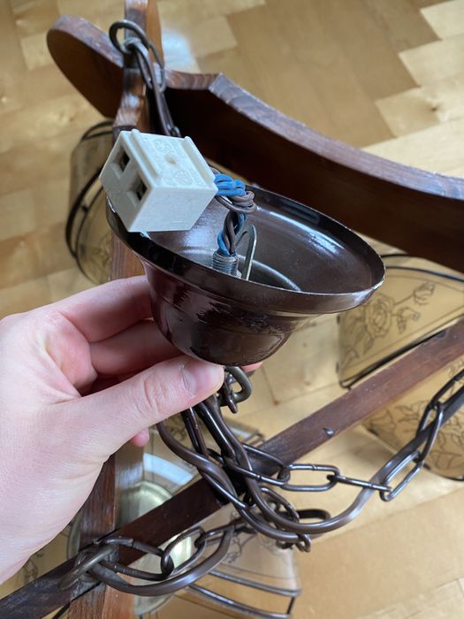 Lampa retro vintage drewniana ze szkoanymi kloszami