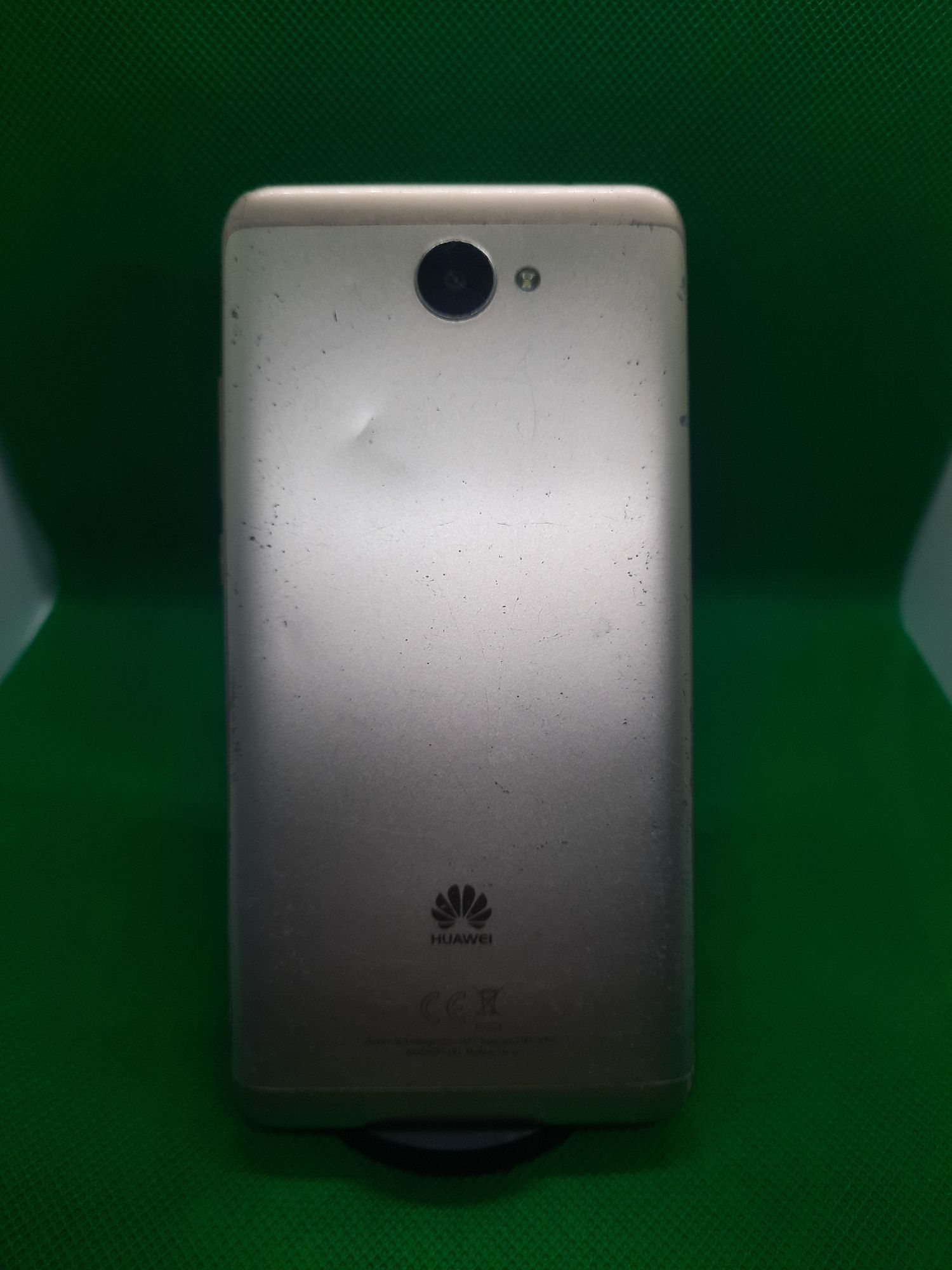 Смартфон Huawei y7 gold