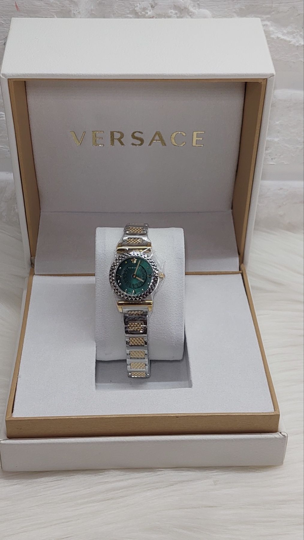 Годинник Versace часы оригінал VEAA01320
