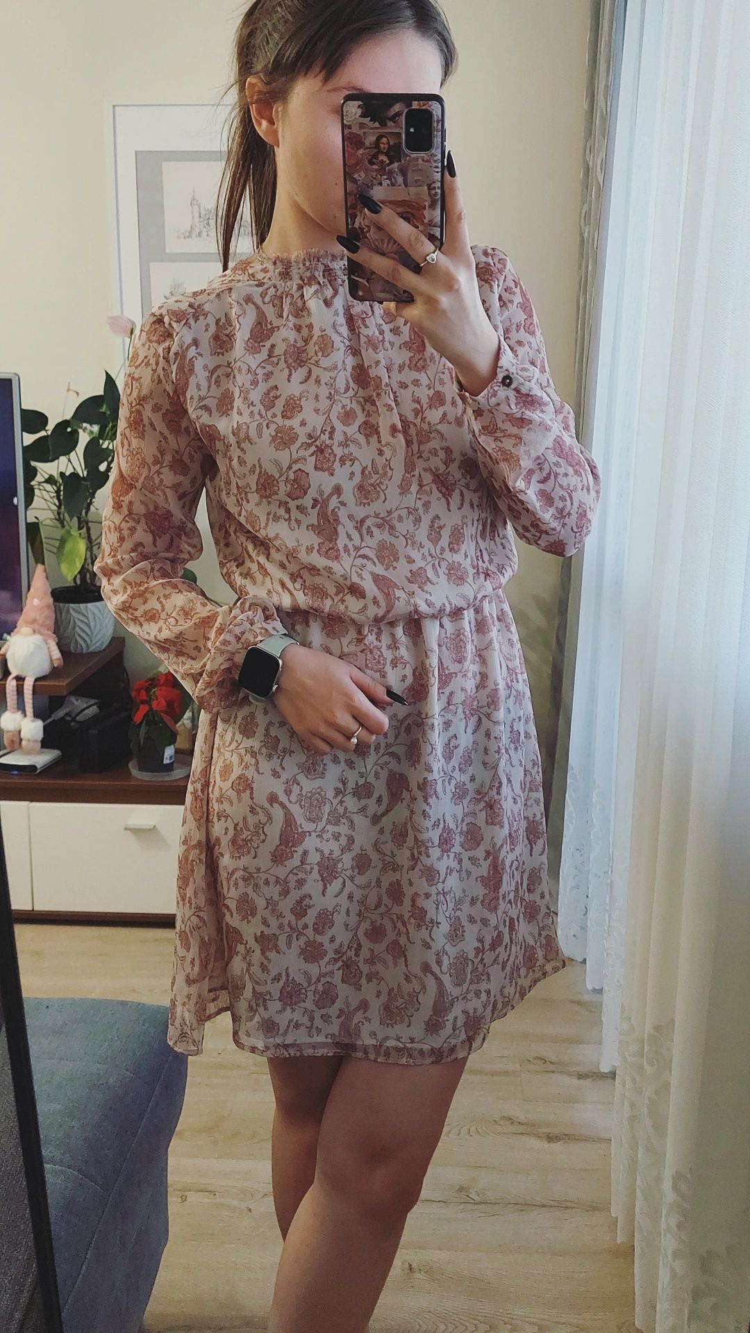 Delikatna i zwiewna sukienka pod szyję Mango Suit kwiaty XS 34