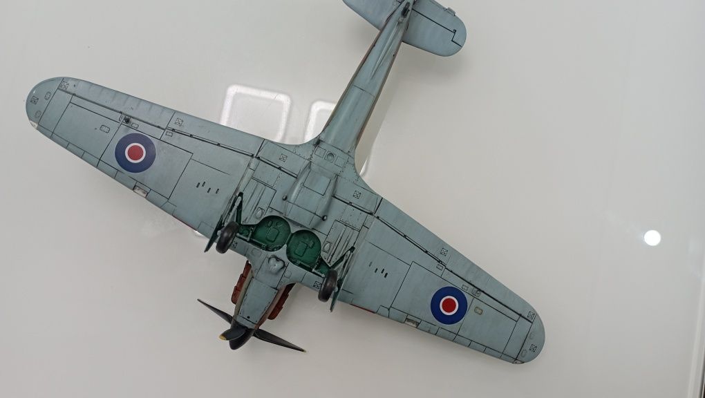 Зібрана модель літака Хоукер