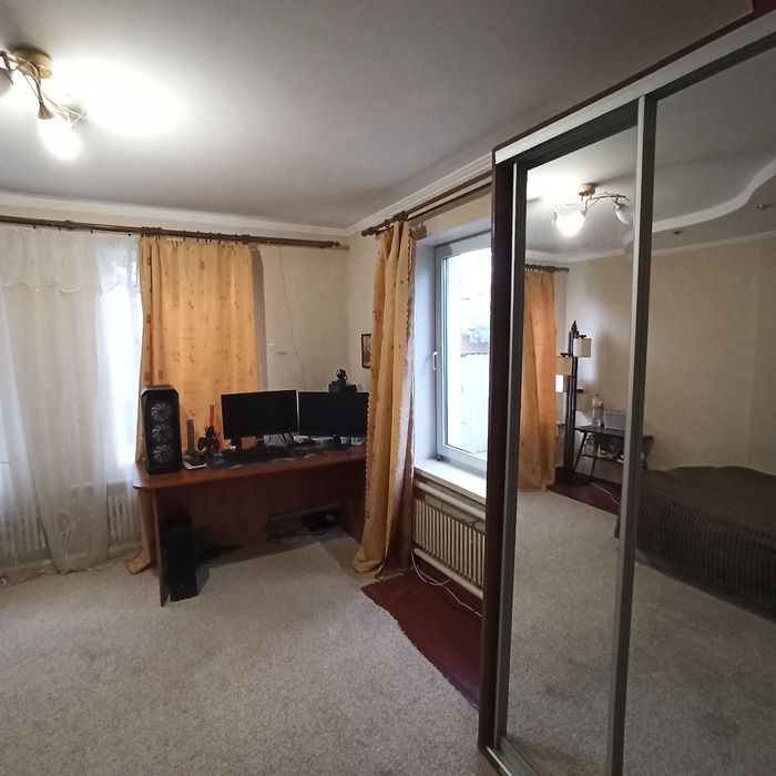 Продам будинок в центрі міста або обмііняю на 2-х кімнатну квартиру +