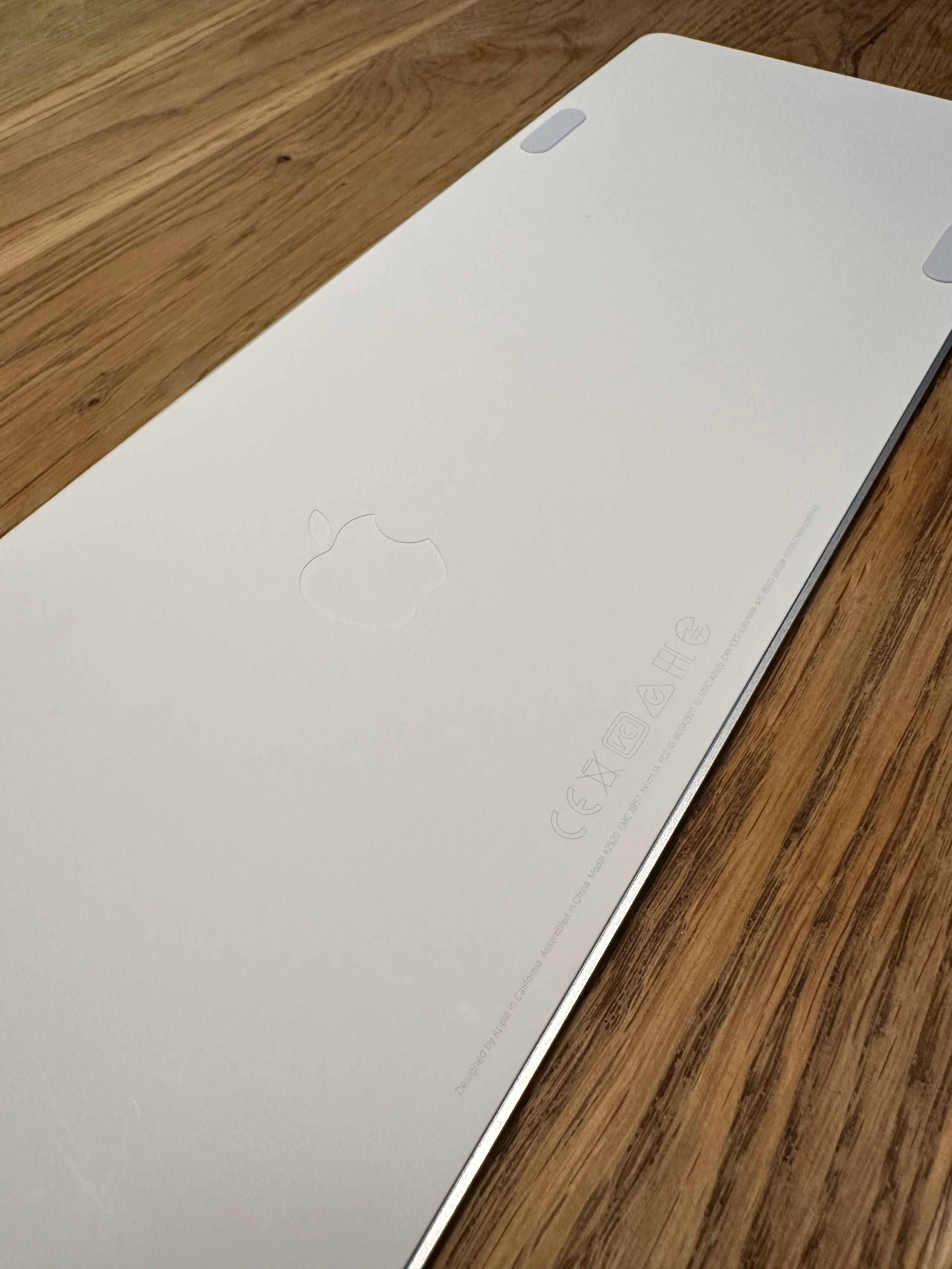 Klawiatura Magic Keyboard z Touch ID i polem numerycznym - biała