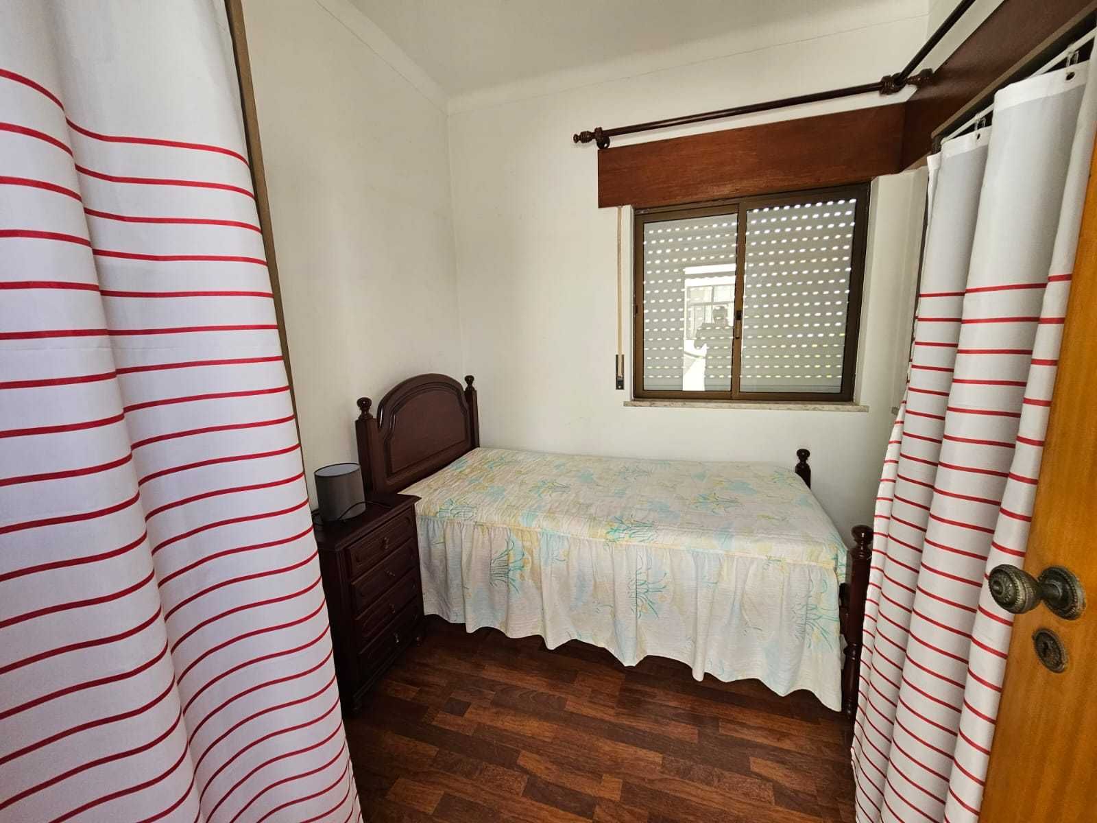 Apartamento T1+1 para férias a 350m da praia São Martinho do Porto