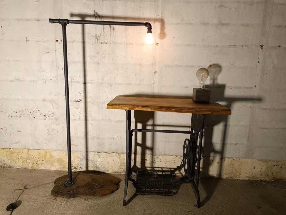 Candeeiro de pé vintage industrial novo