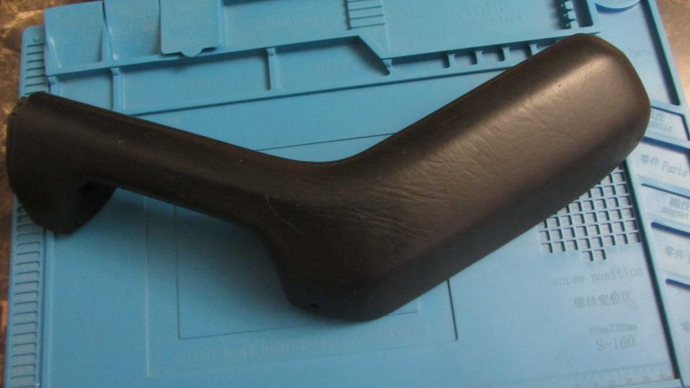 Внутрішня ліва ручка під ЕСП та електродзеркала в зборі Audi 80 B4.